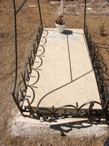 BOU SFER CIMETIERE 2006  N09 ENTRETENU.JPG
